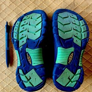 Keen kid shoes! Size US 2 . Lightly used